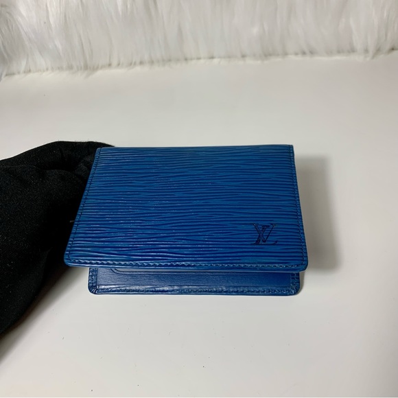 S⭕️LD. Louis Vuitton Blue Epi Card/ID holder (I G: reLuxedCA) - Picture 8 of 8